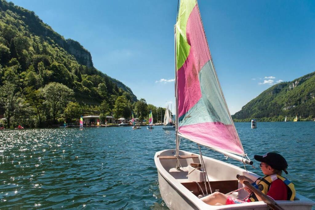 Joli Appartement En Face De Lac Nantua Exterior foto